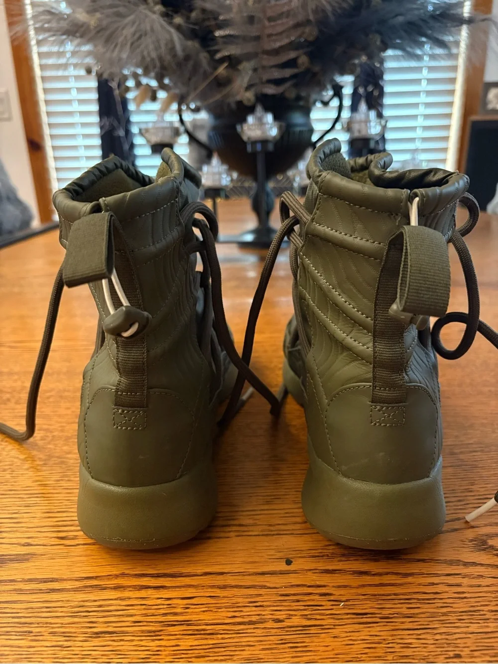 Nike Tanjun Olive Green Boots Size 9 EUC